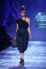 Model walks the ramp for Payal Jain, Sanchita at Wills Lifestyle India Fashion Week Autumn Winter 2012 Day 4 on 18th Feb 2012 (93).JPG